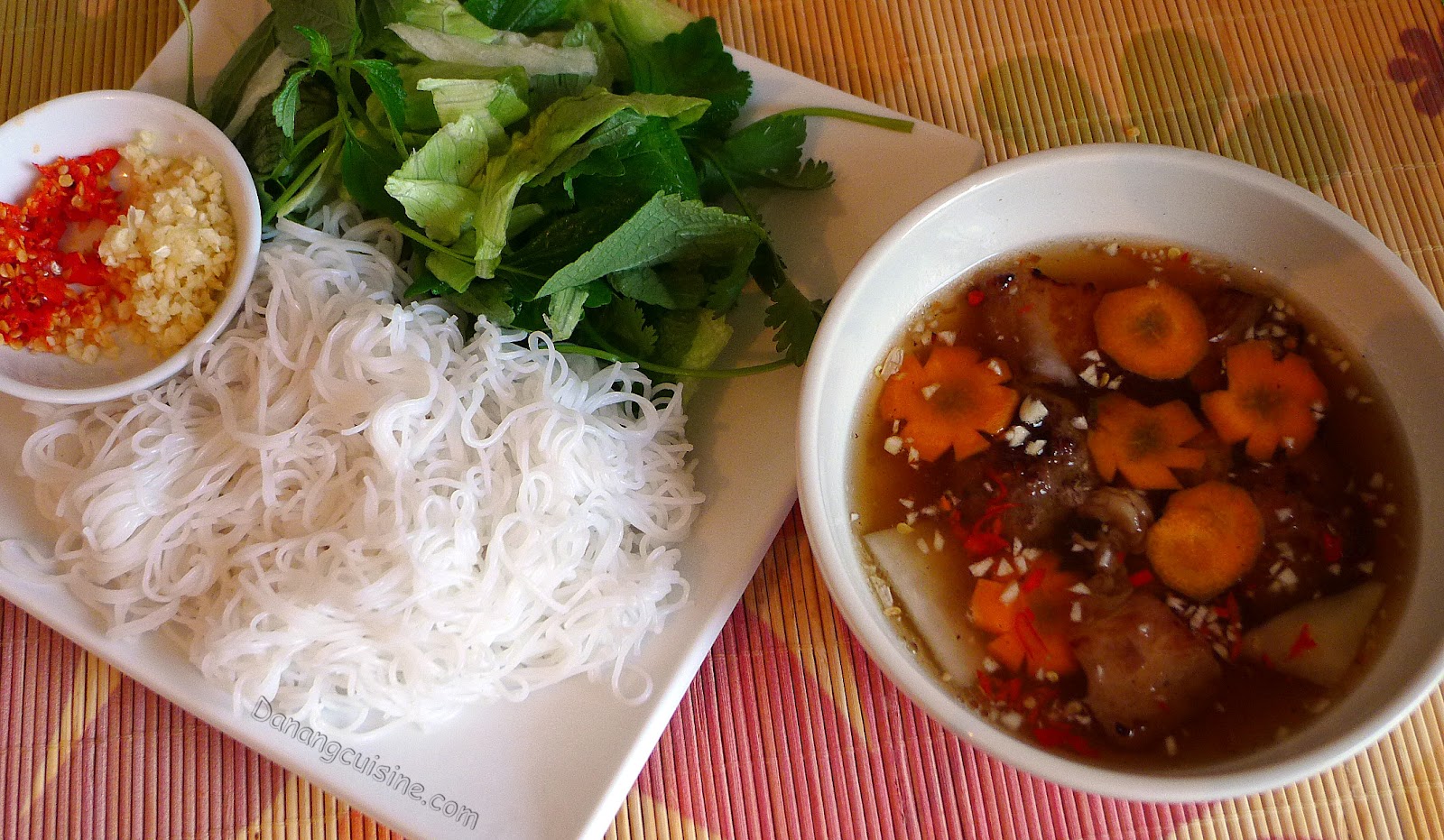 2 pha nuoc mam bun cha