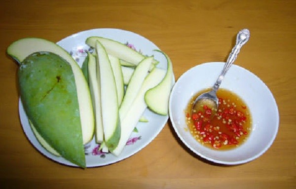 Cach-lam-nuoc-cham-xoai-xanh-2