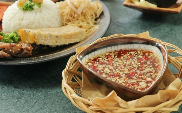 Cách pha nước mắm cơm sườn, cơm tấm ngon ngọt, sánh đặc 5 Cach-lam-nuoc-mam-an-com-tam-5