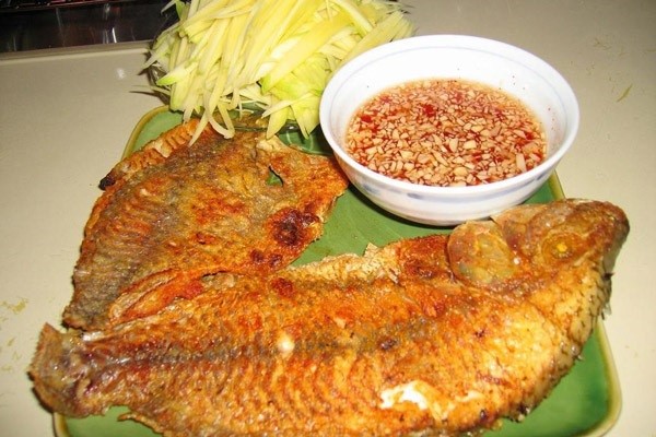 Cách pha nước mắm chấm cá rán, cá chiên ngon chuẩn vị 3 Cach-pha-nuoc-cham-ca-3