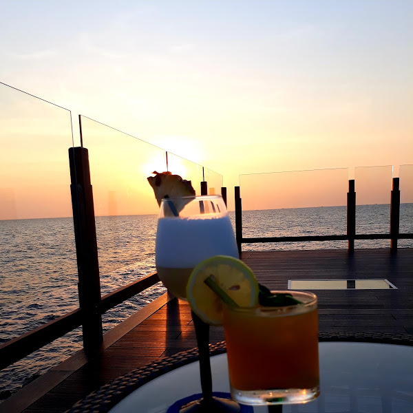 Ngắm hoàng hôn Phú Quốc tại Rock Island Beach Bar