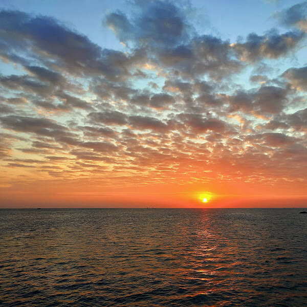 Ngắm hoàng hôn Phú Quốc tại cầu cảng Quốc Tế